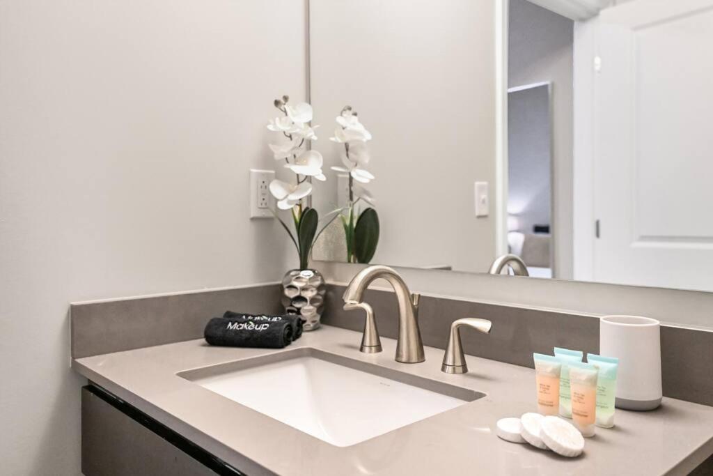 Appartamento 2Br Unit In The Heart Of Dt On Playhouse Square, With Pool And Gym Access-1106 Cleveland Esterno foto