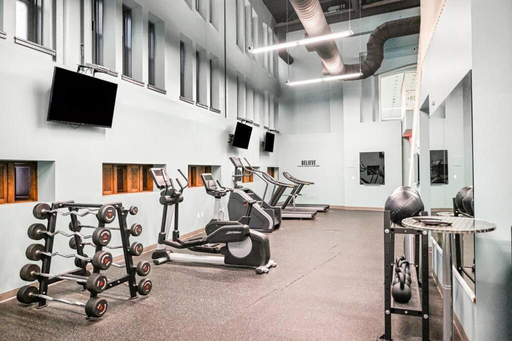 Appartamento 2Br Unit In The Heart Of Dt On Playhouse Square, With Pool And Gym Access-1106 Cleveland Esterno foto