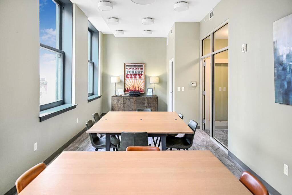 Appartamento 2Br Unit In The Heart Of Dt On Playhouse Square, With Pool And Gym Access-1106 Cleveland Esterno foto
